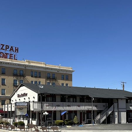 Jim Butler Inn & Suites Тонопа Екстер'єр фото