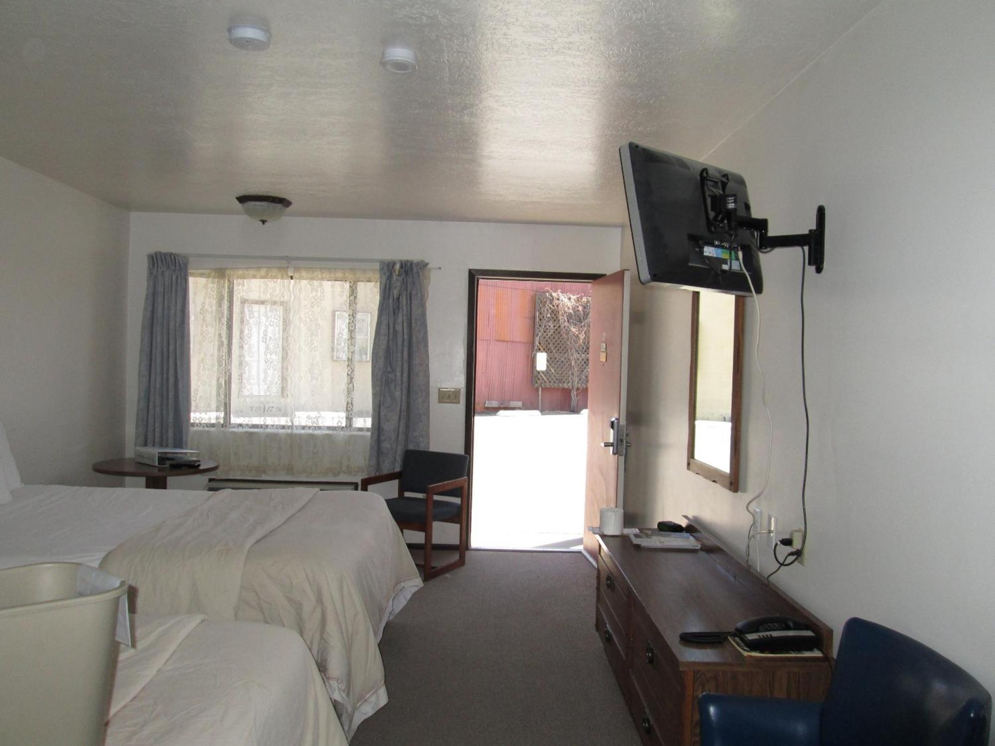 Jim Butler Inn & Suites Тонопа Номер фото